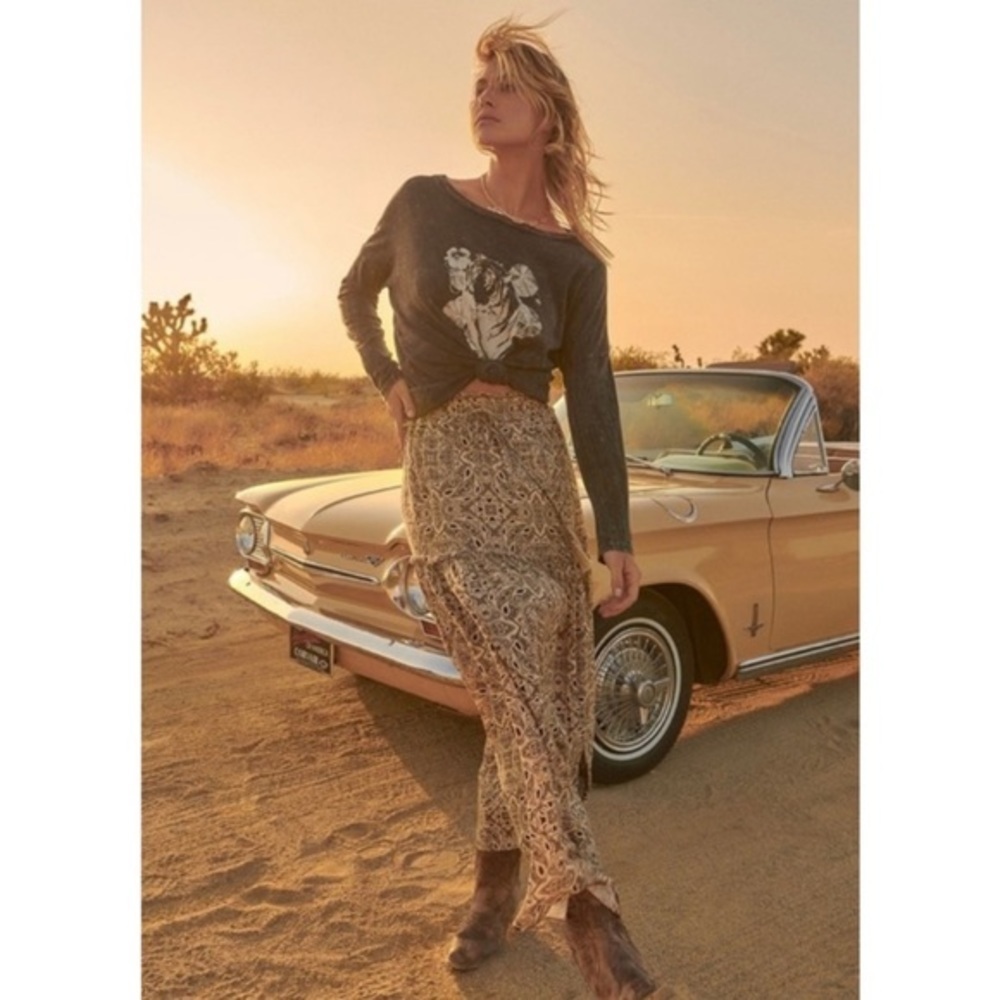 🐯 Mineral Wash Tiger Graphic Long Sleeve Tee